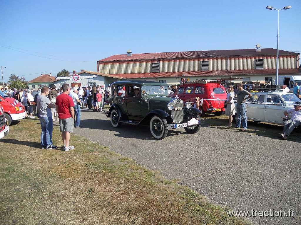 2011_rustenhart (129).jpg - 02/10/2011 - 68740 RUSTENHART 31ème Randonnée Internationale des Vendanges - Le défilé - FORD